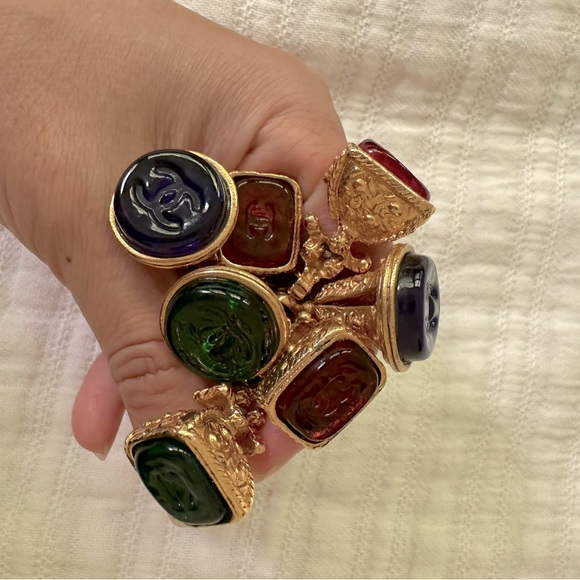 Chanel Gripoix Stamp Bracelet - Picture 9 of 11